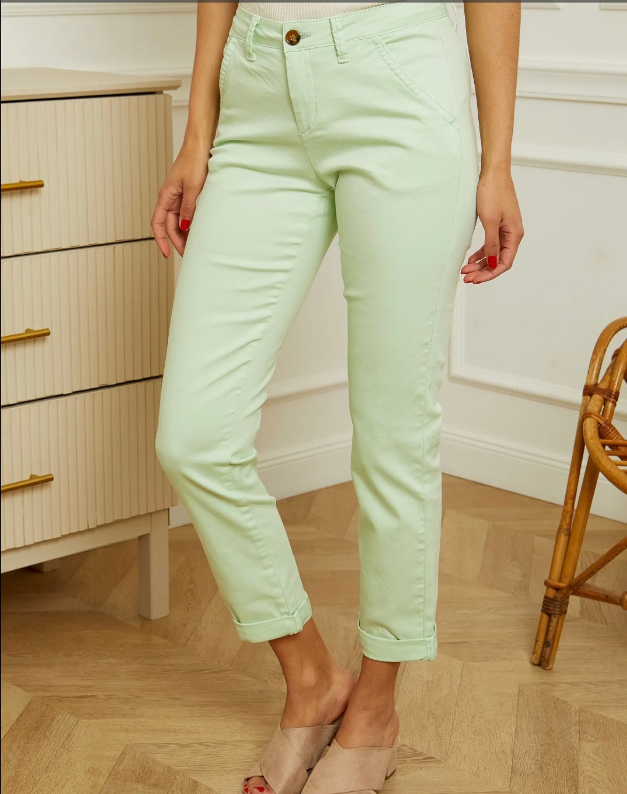 Kelly Chinos